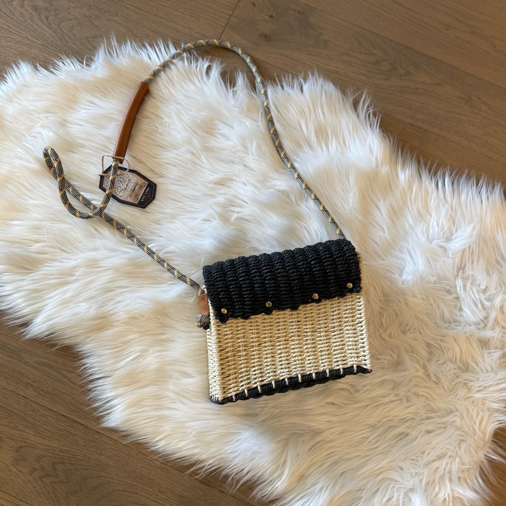 Stylish Black and Cream Crossbody Bag with Starfish Accent - Picture 4 of 5